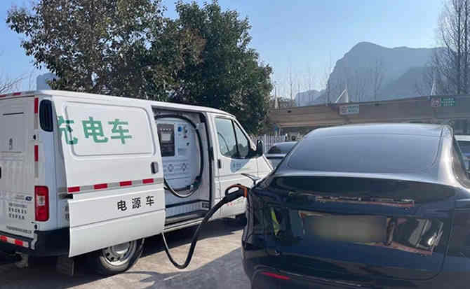 隆子汽车搭电